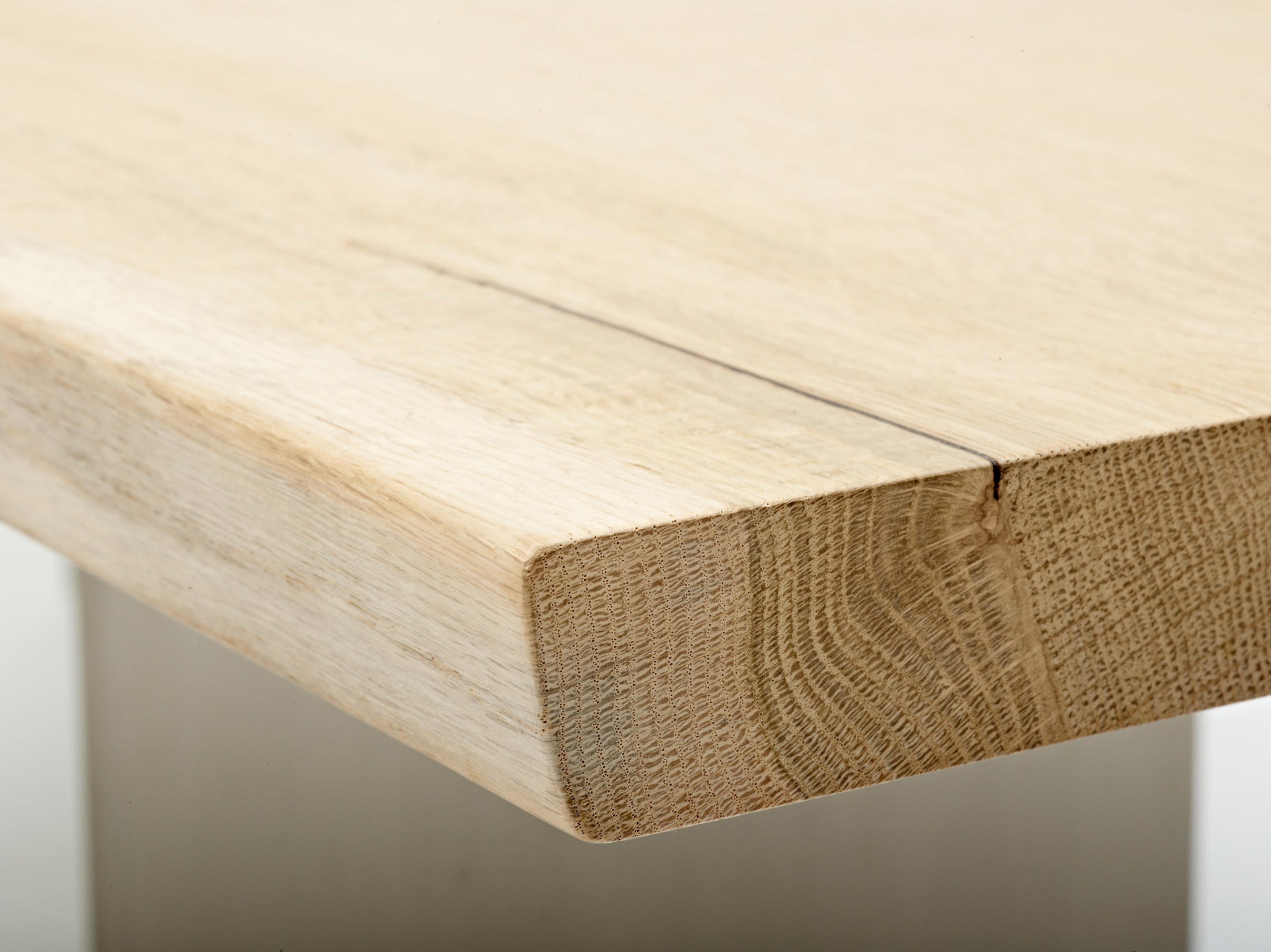 Tree Table Oak Soap Close Up1 B