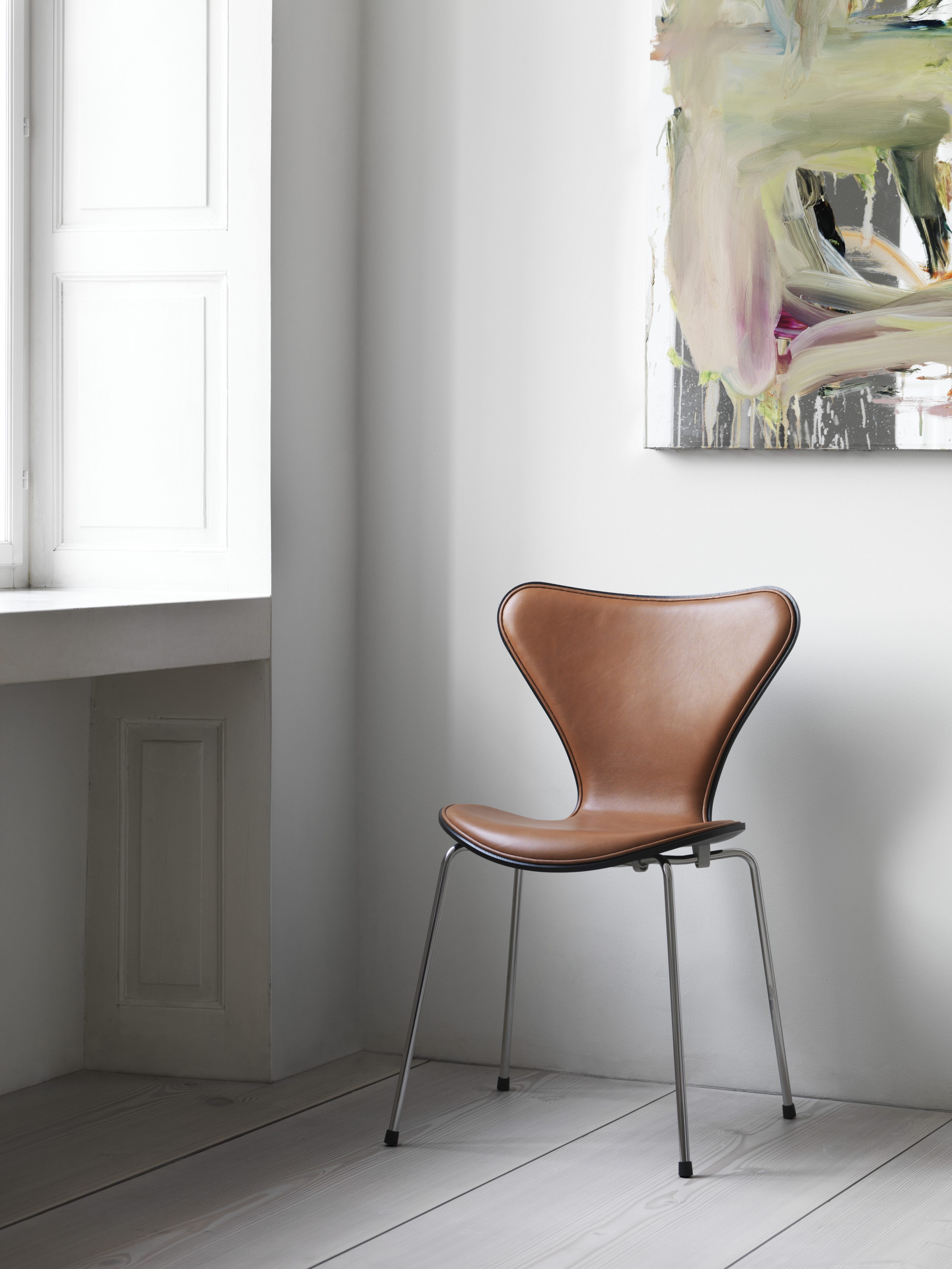 9660 Series 7 Front Upholstered Walnut Leather
