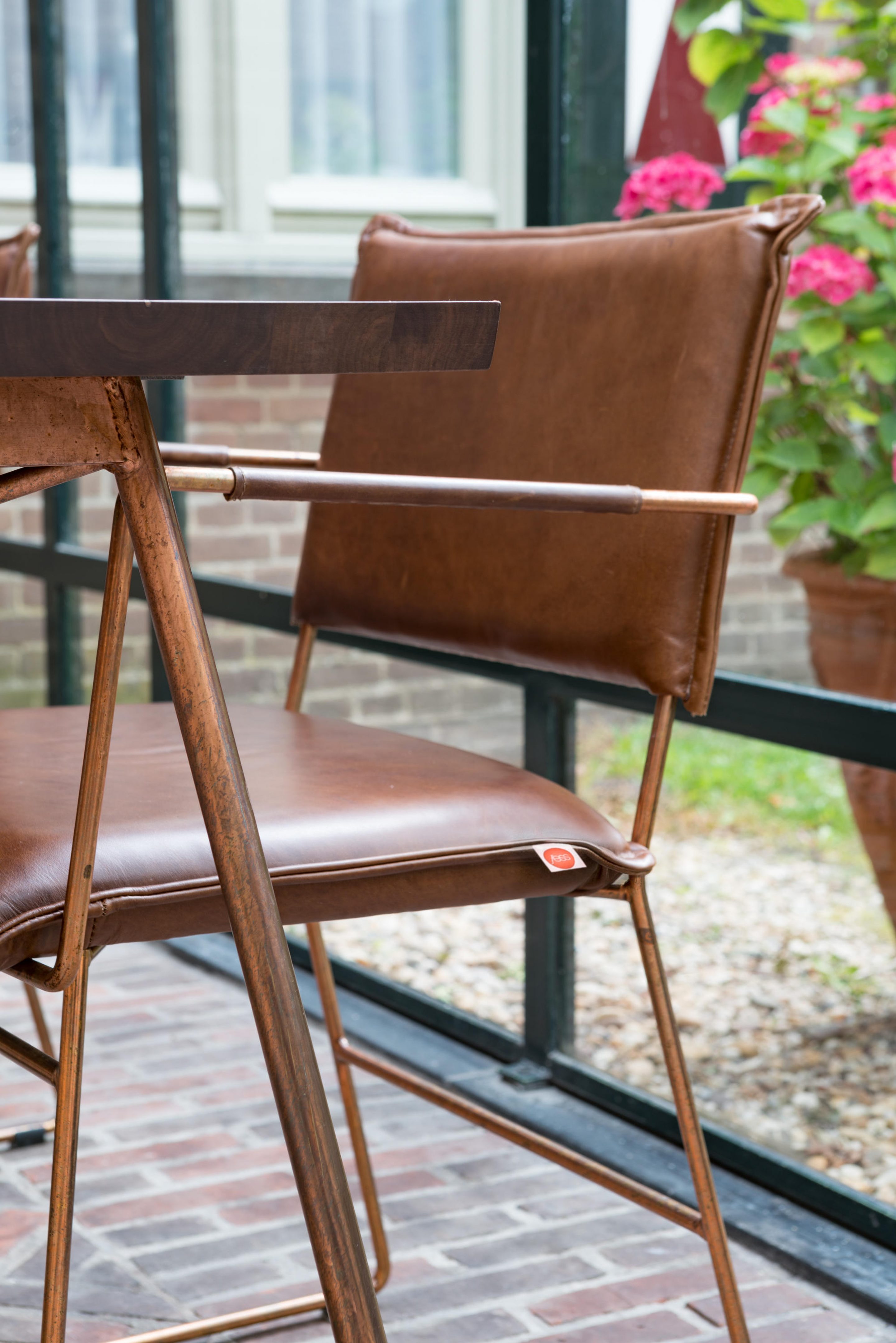 Newton Luxor Fango Charlotte Walnoot Detail B